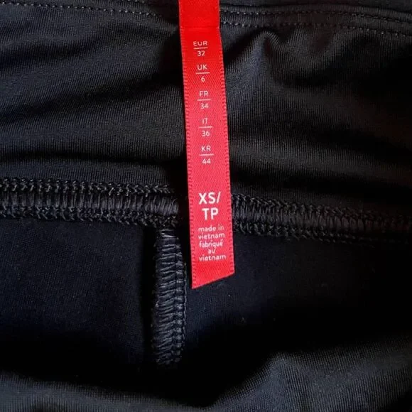 SPANX Compression Black Leggings - XS - Picture 4 of 5